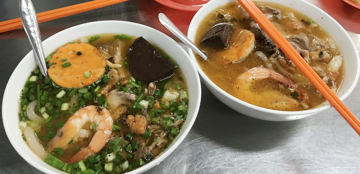 banh-canh-cua-hoang-hoa-tham