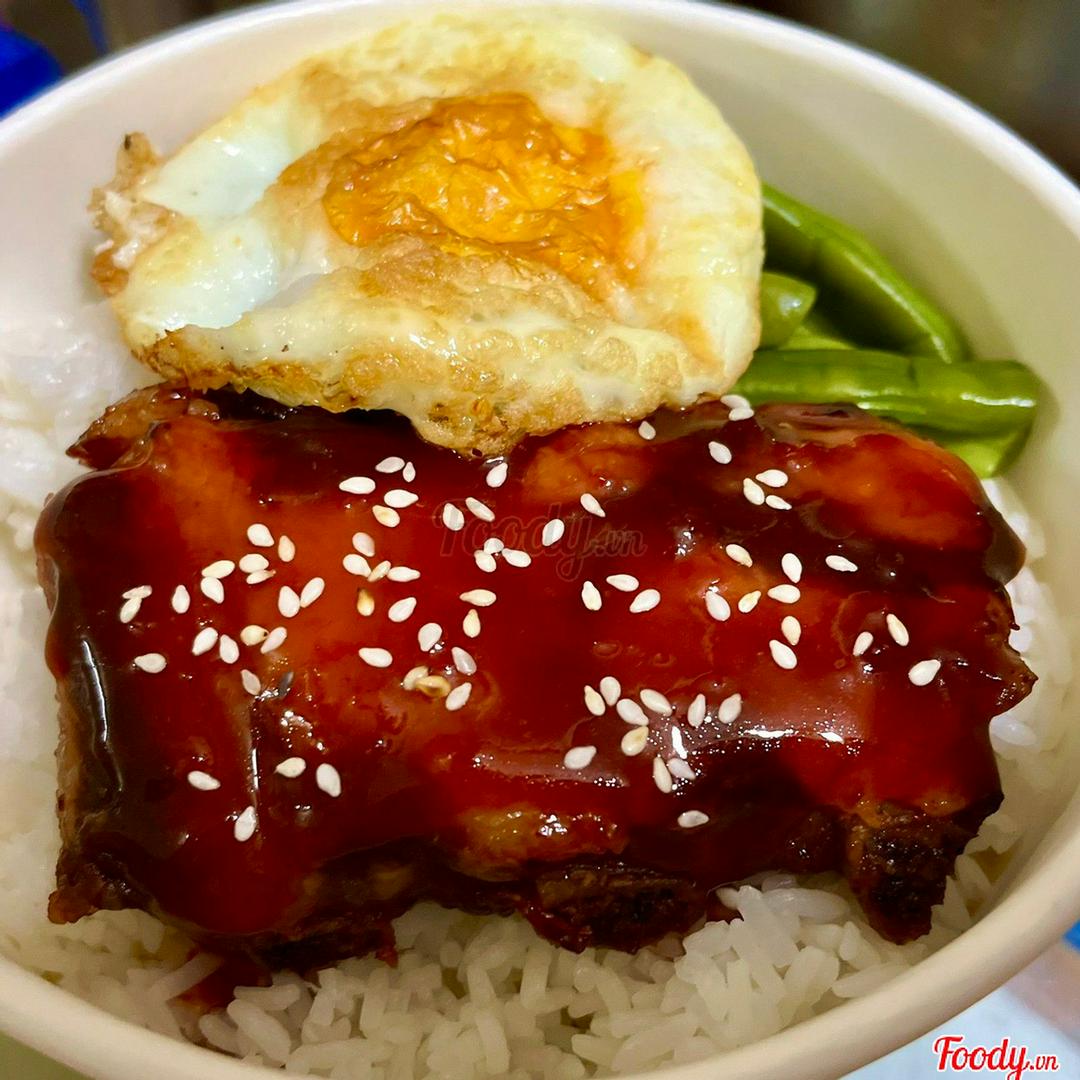 com-suon-nuong-sot-chua-ngot-trung-op