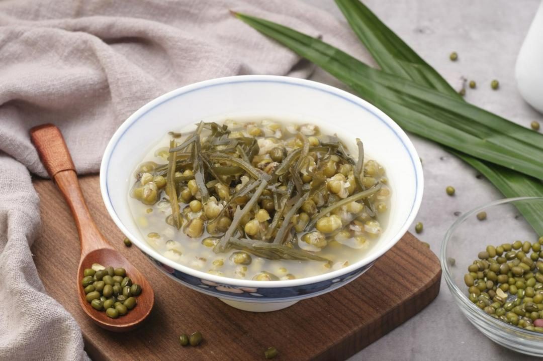 che-au-xanh-hat-pho-tai