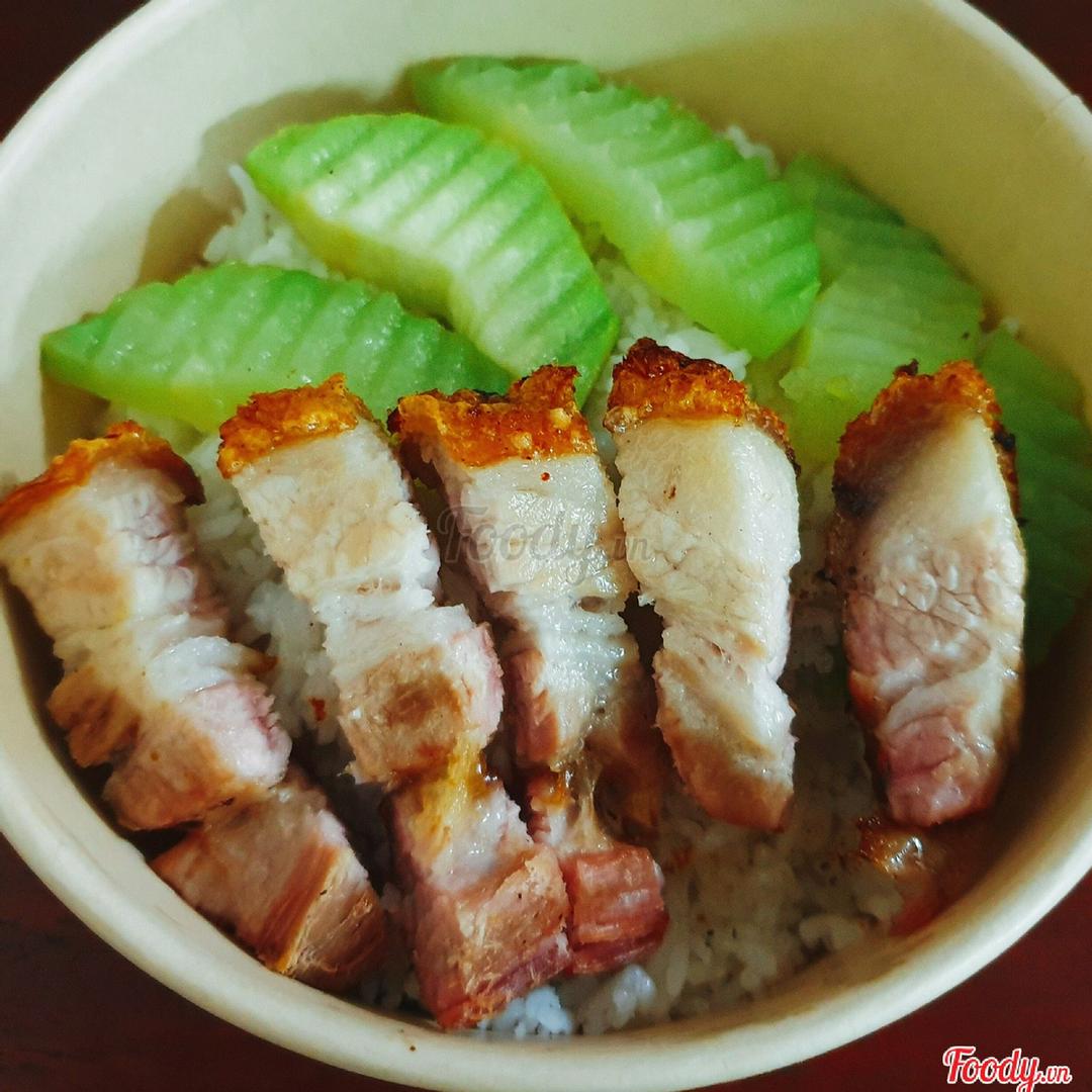 com-thit-heo-quay-trung-op