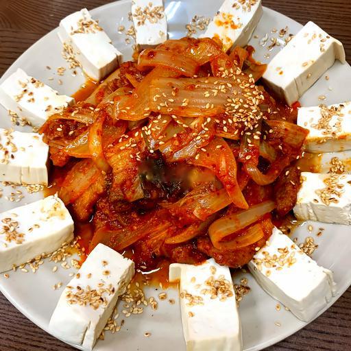 kim-chi-thit-heo-xao-sot-cay-voi-au-hu