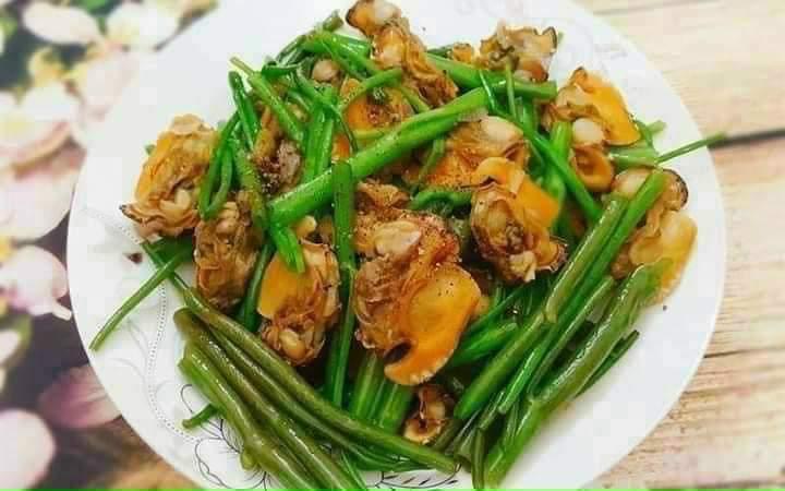 so-huyet-xao-rau-muong