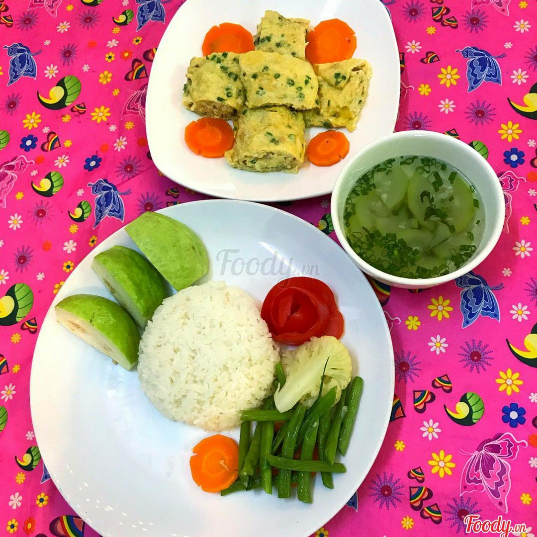 trung-cuon-thit