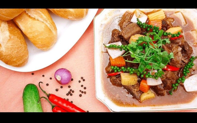 quan-bon-bon-my-xao-banh-mi-sot-vang-nguyen-van-cu