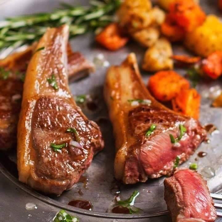 suon-cuu-uc-ap-chao-2-cay-lamb-rack-saute