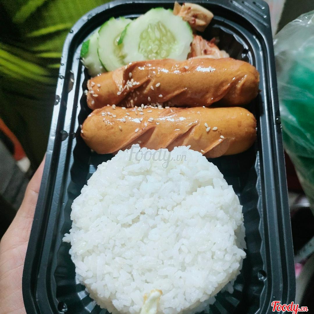 com-xuc-xich-uc-com-trang