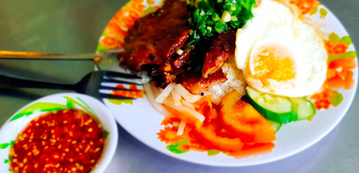 com-tam-hem-phan-van-tri