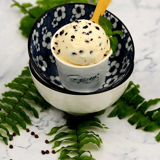 kem-vani-so-co-la-vanilla-chocolate-chips-size-m