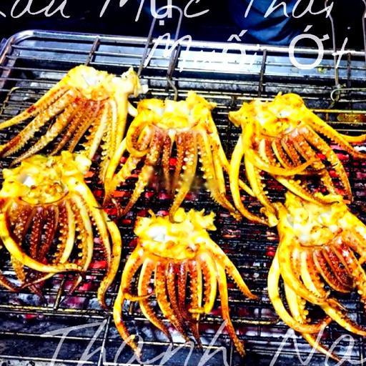 rau-muc-thai-nuong-sot-tieu-hongkong