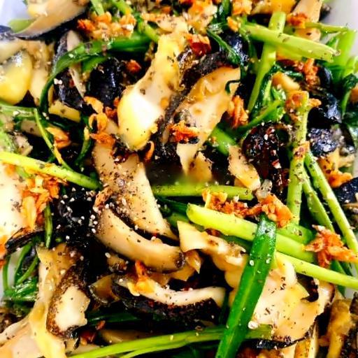 oc-giac-xao-rau-muong