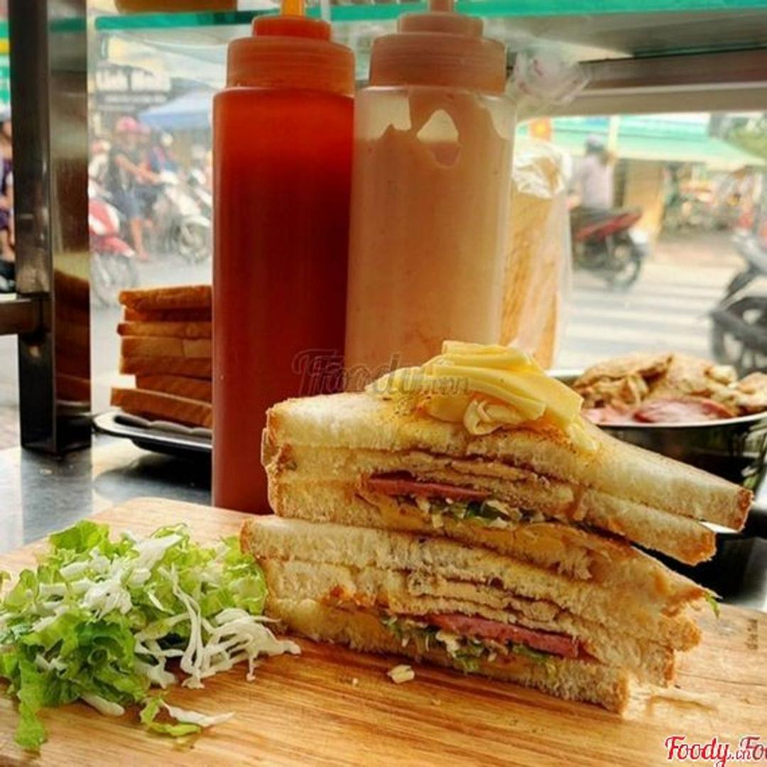 banh-trung-pho-mai-xuc-xich-ga-2-tang