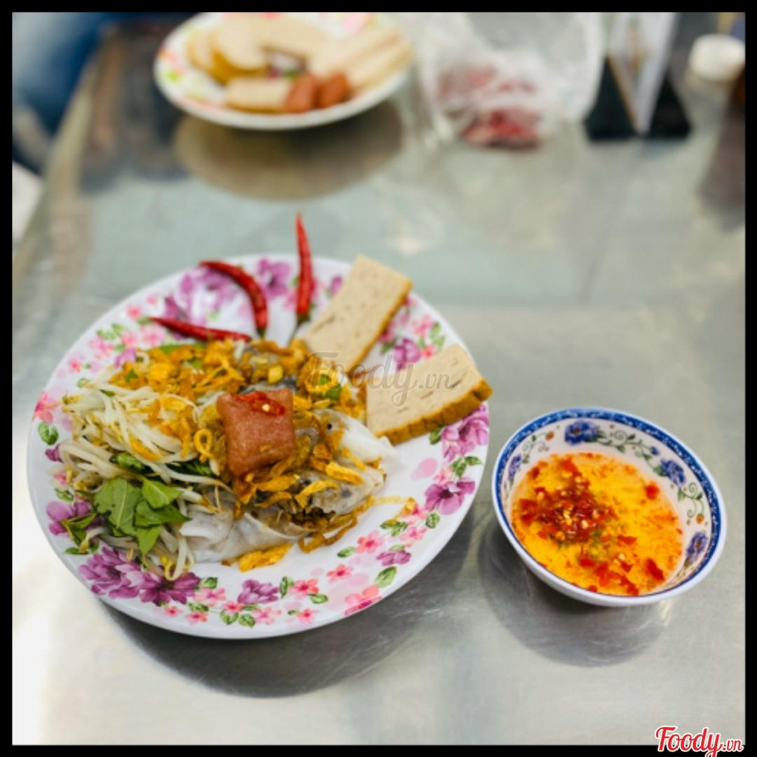 banh-cuon-cha-que-nem