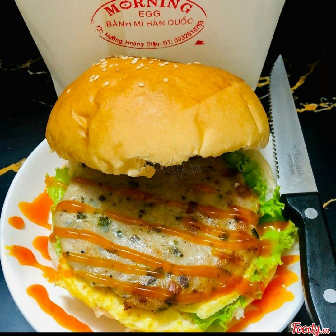 hamburger-bo-la-rong-bien-trung-pho-mai-nuong-bo