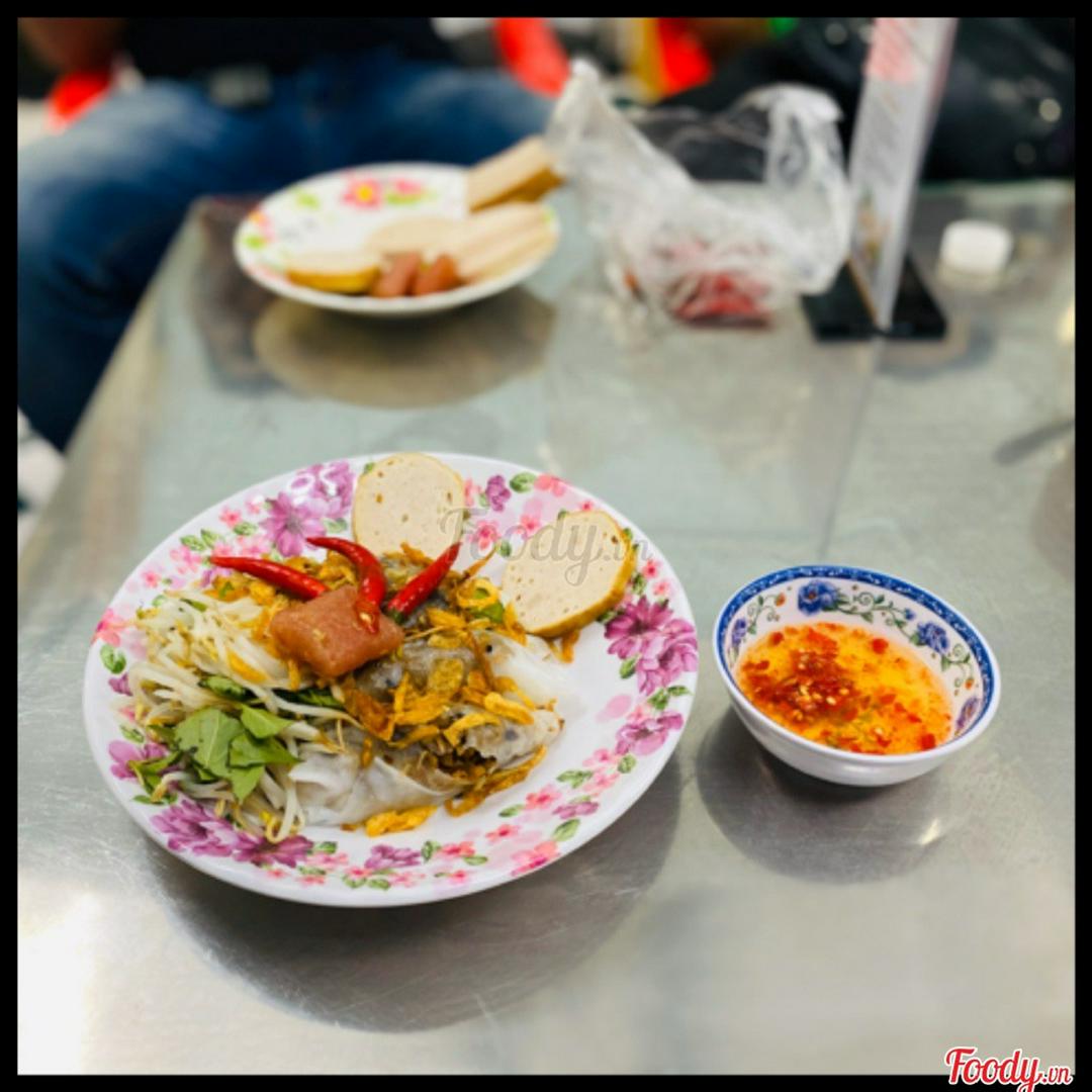 banh-cuon-cha-chien-nem