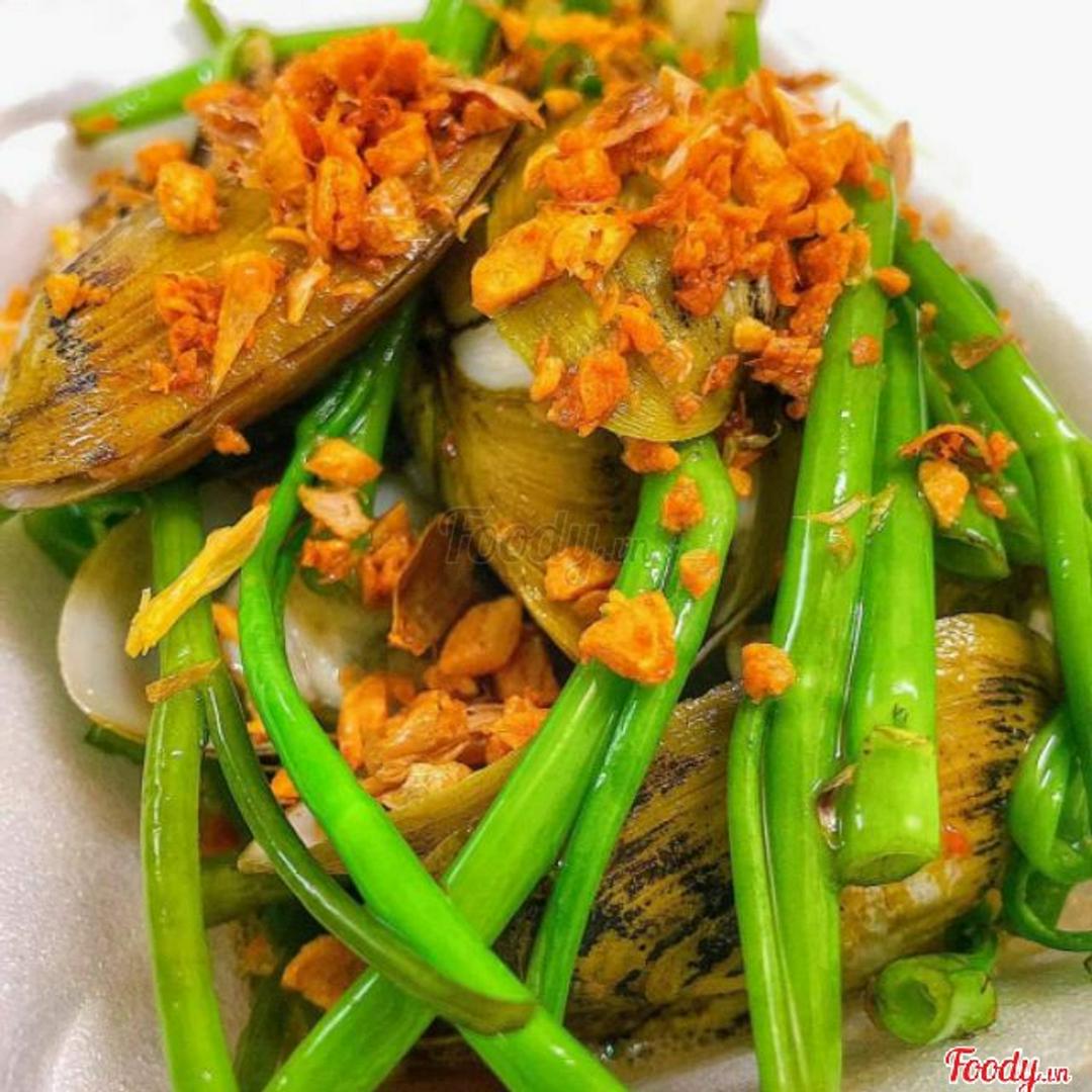 chem-chep-xao-rau-muong