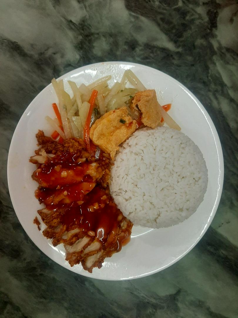 com-trang-ga-gion-sot-chua-ngot-trung