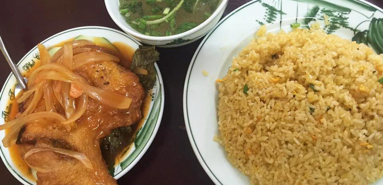 thien-truong-pho-co-com-ga-xoi-mam-le-van-hien