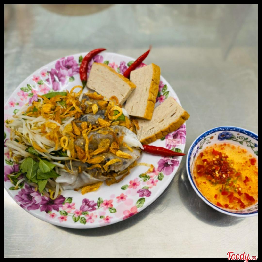 banh-cuon-cha-que