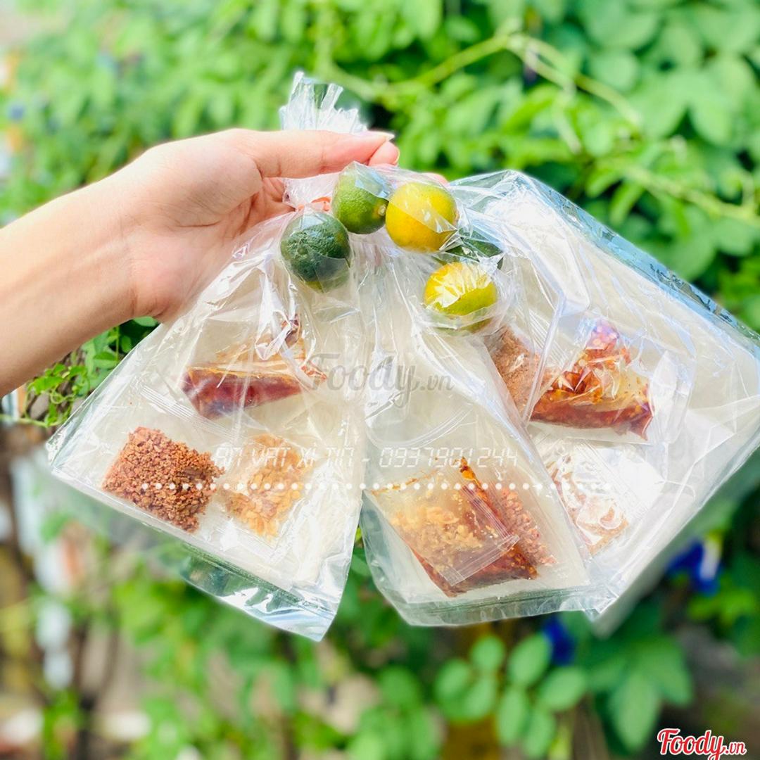 banh-trang-deo-tat-ot