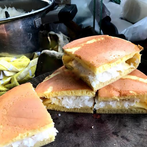 banh-vang-dua-cade-nua-o