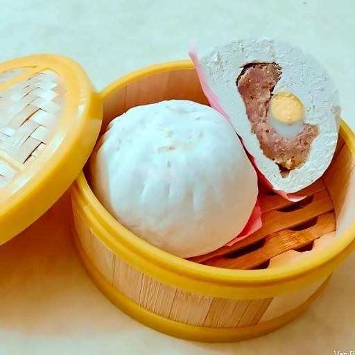 banh-bao-2-trung-cut