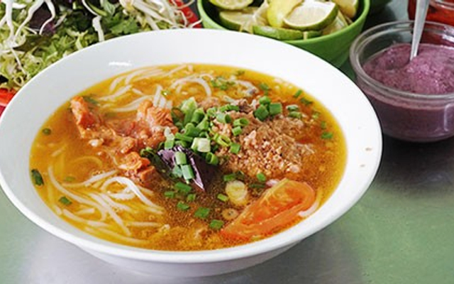 co-gai-bun-rieu-canh-bun-xo-viet-nghe-tinh