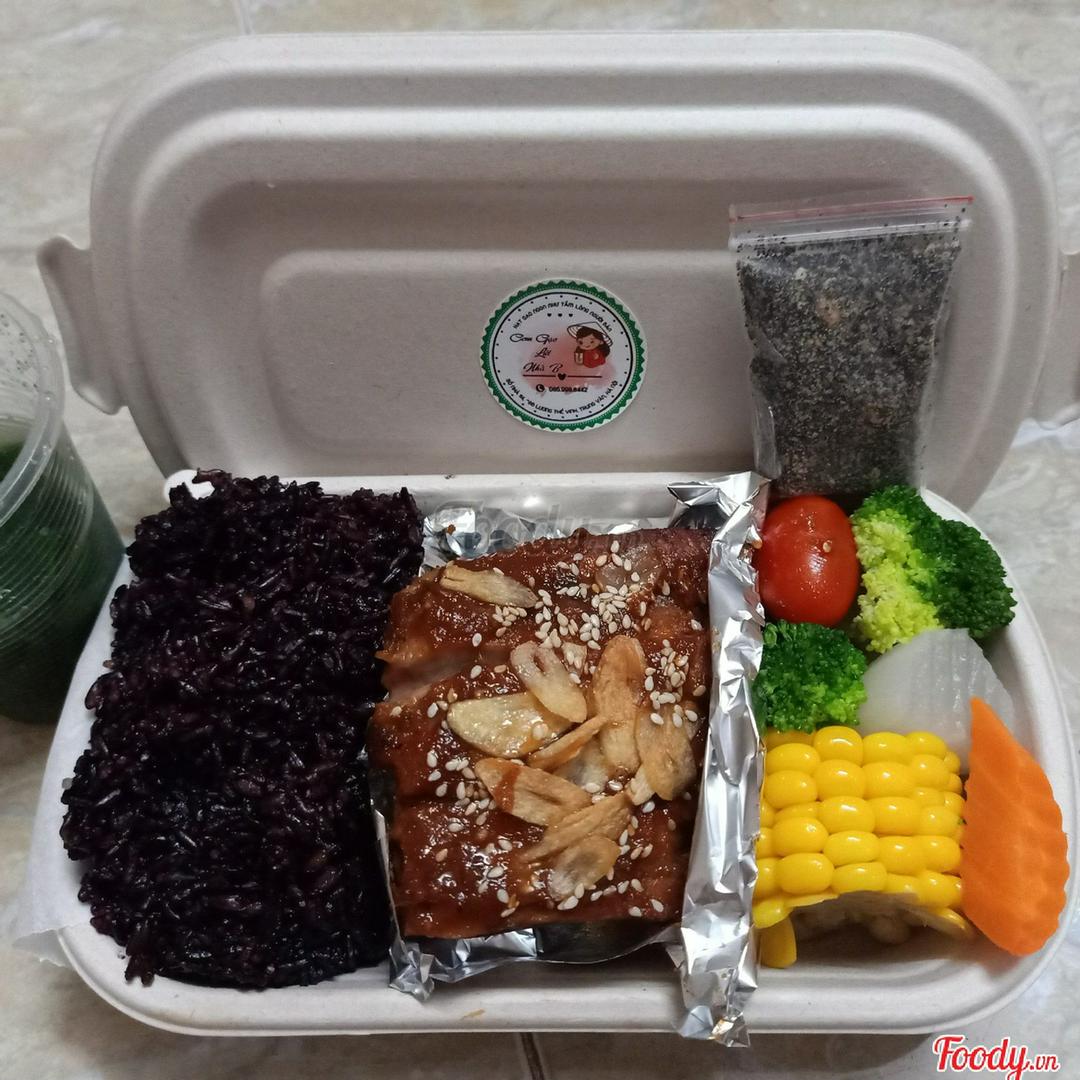 com-lut-suon-nuong-bbq