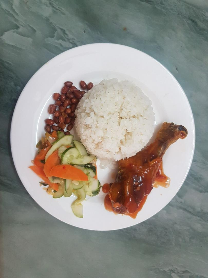 com-trang-ui-ga-sot-chua-ngot-trung