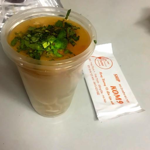 canh-thit-nau-chua
