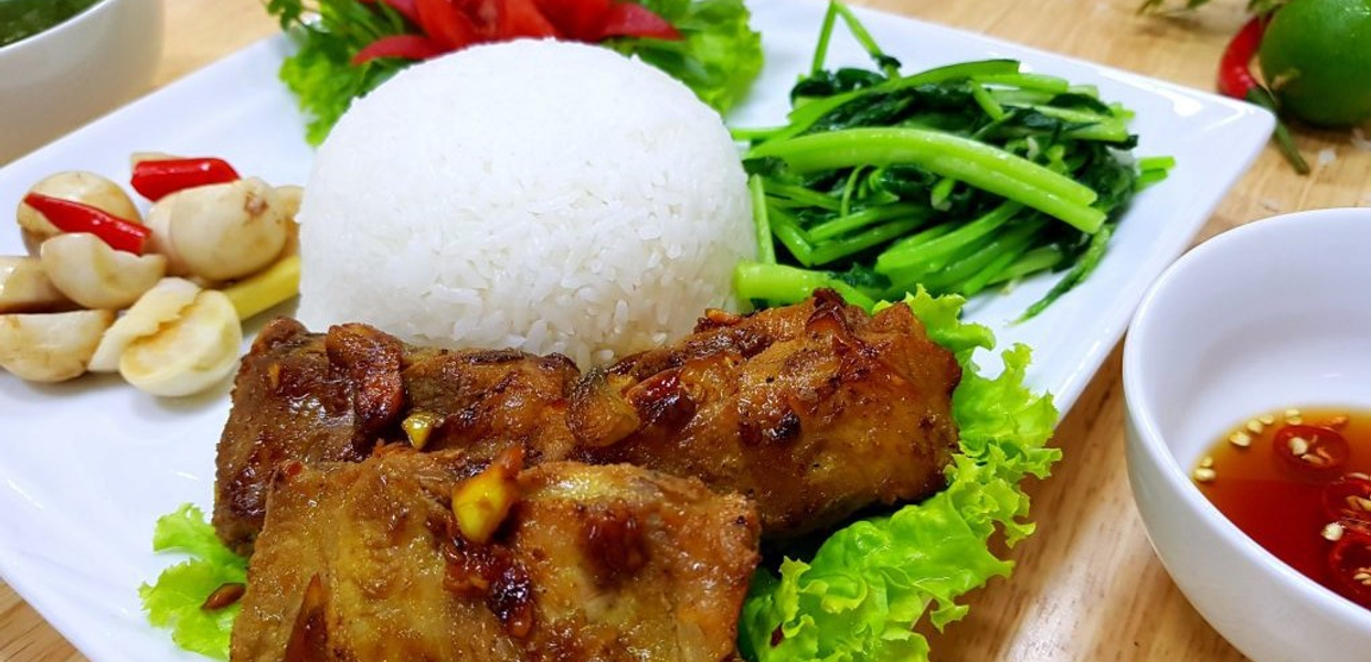 com-thao-com-van-phong-cho-phu-ien