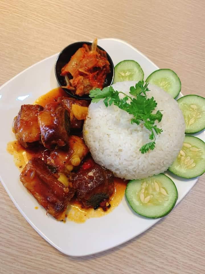 com-trang-suon-sot-chua-ngot-trung