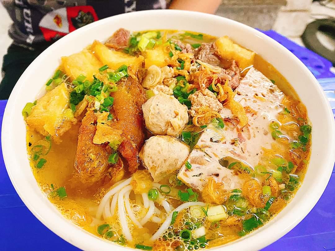 combo-1-bun-rieu-5-banh-ga-1-tra-sam-lanh