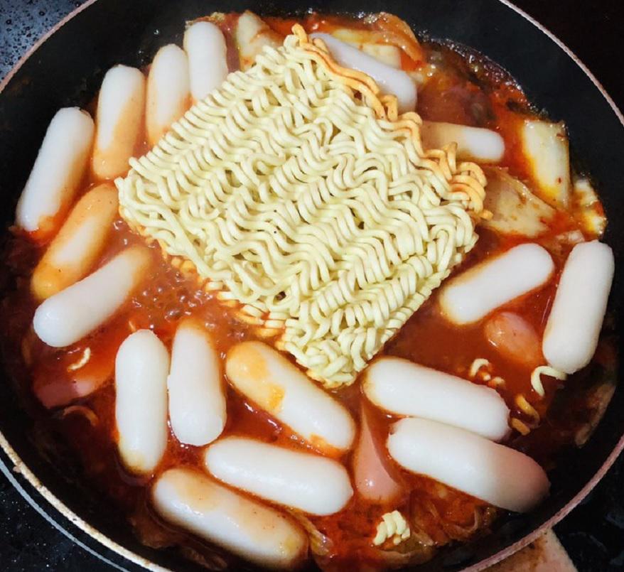 my-kim-chi-banh-gao-nhan-pho-mai