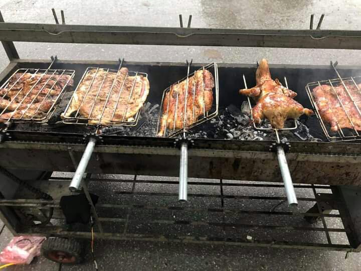 ngan-quay-la-moc-mat-1-con-to-ay-u-co-canh-canh-mang-tiet-2-bo-long-me-bat-lon