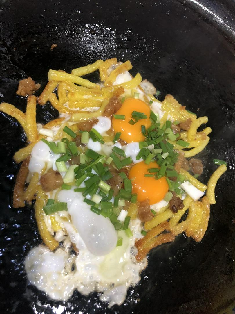 nui-chien-trung-ac-biet