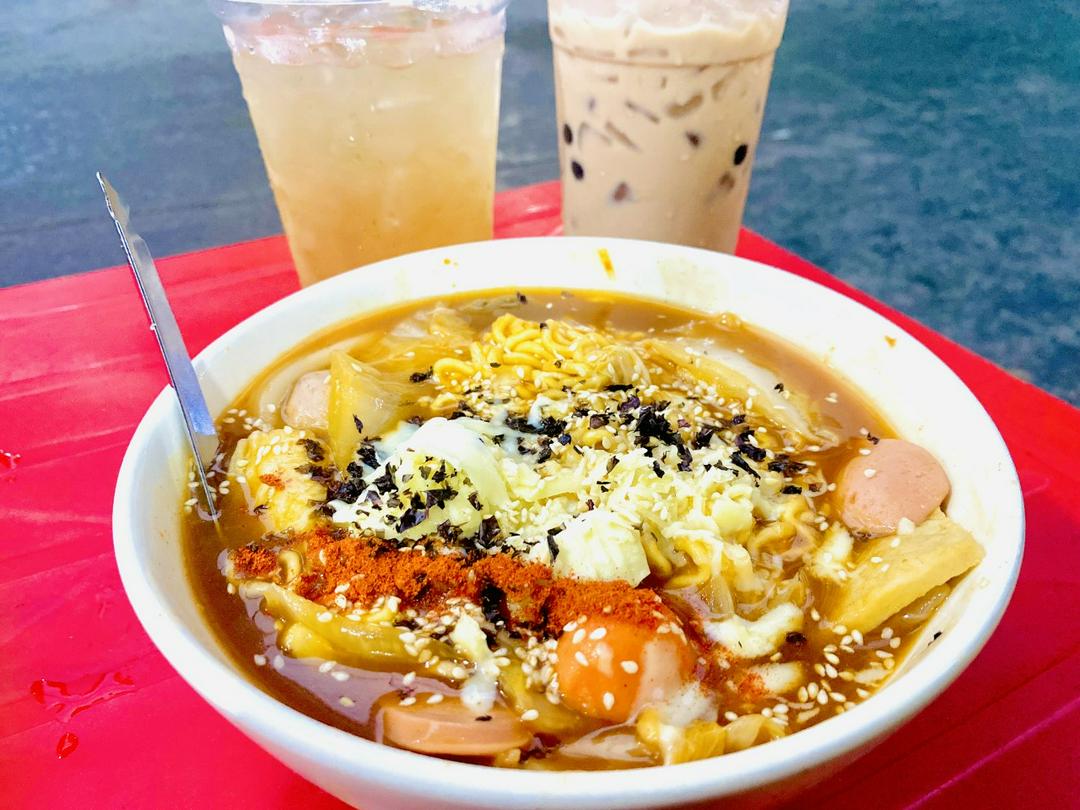 mi-cay-tokbokki-thap-cam-phien-ban-sieu-to-khong-lo