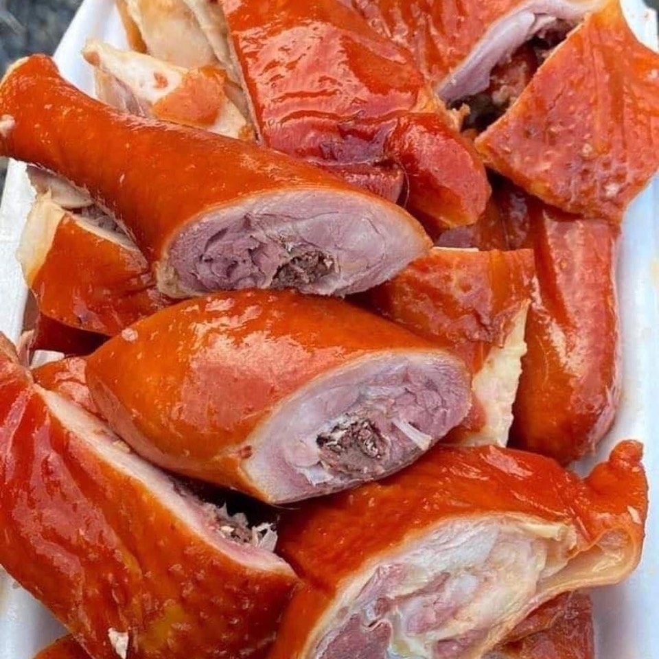 ga-quay-lu-nua-con-chat-san-lam-nong-kem-nuoc-cham-hai-san