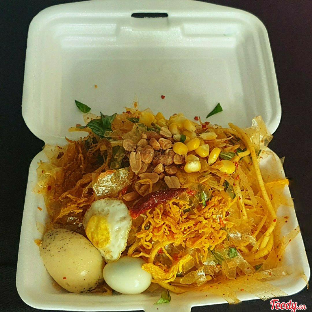 banh-trang-tron-hot-ga-nuong