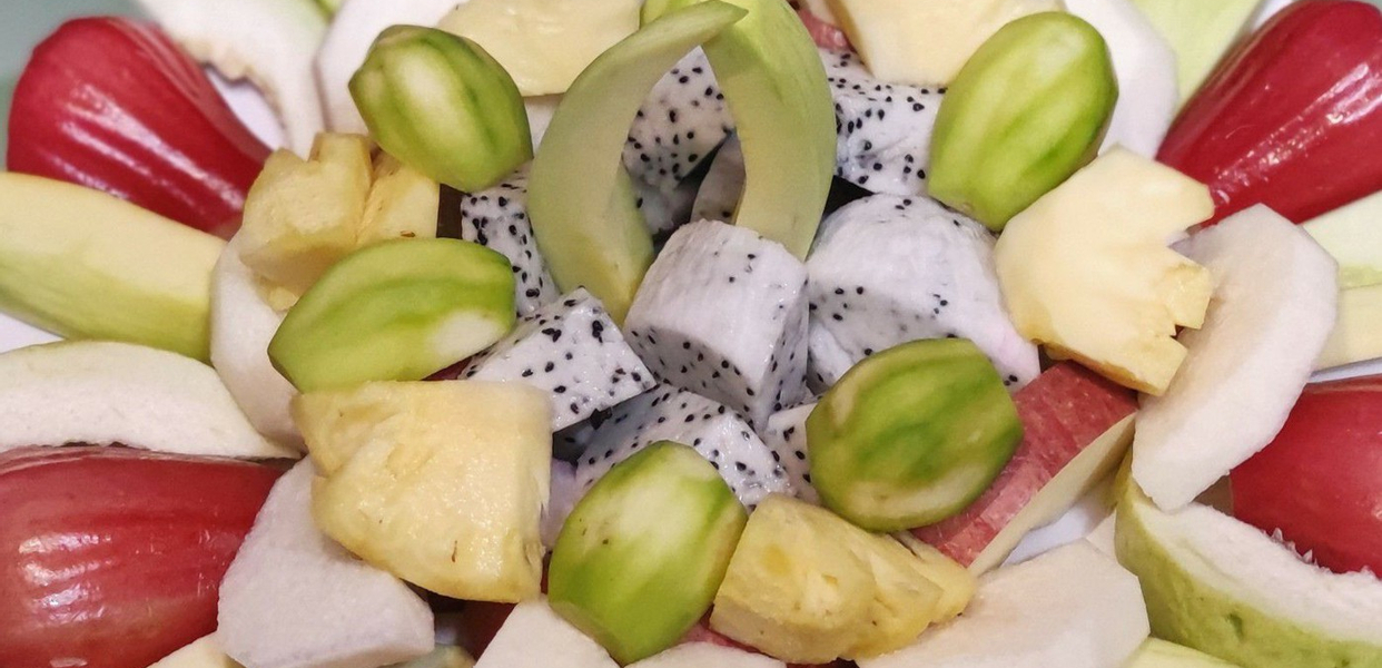 trai-cay-va-banh-trang-co-ngan-nguyen-cu-trinh