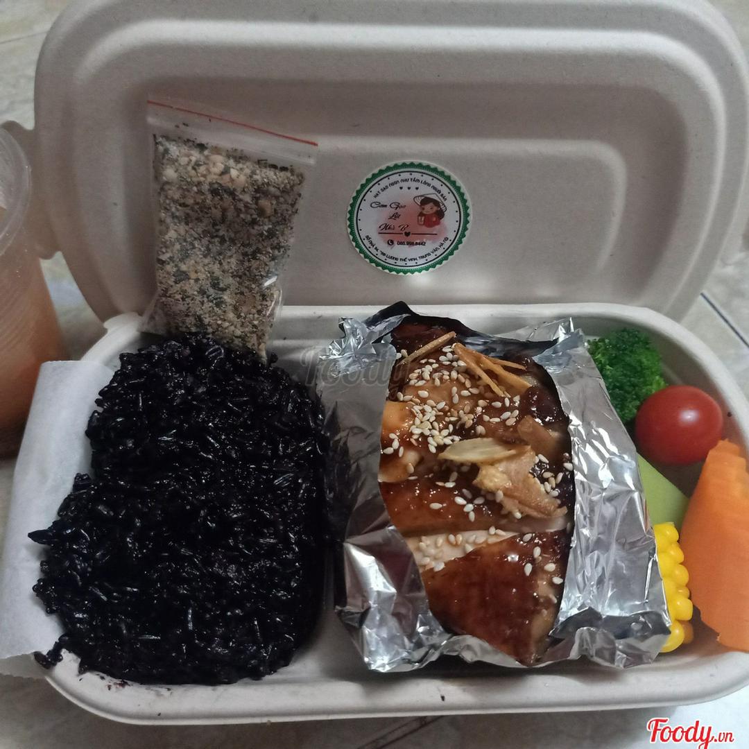 com-lut-ma-ui-ga-nuong-sot-mat-ong