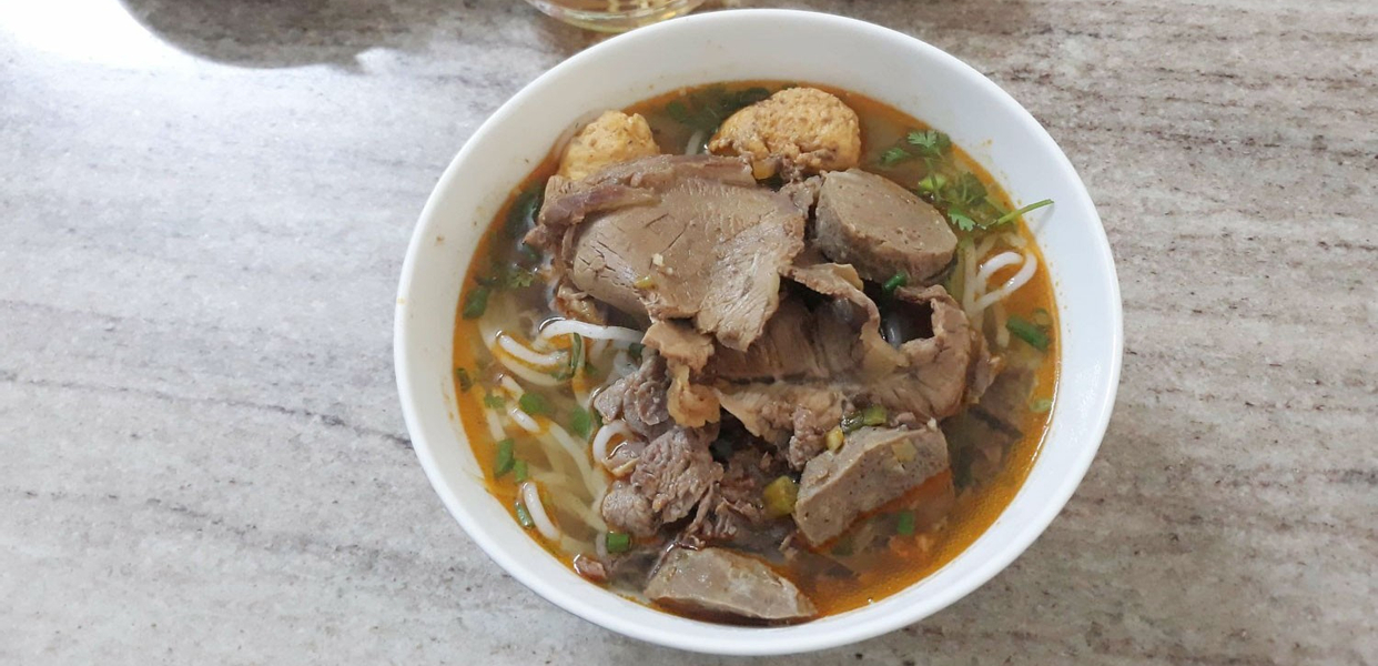 quan-o-hang-bun-bo-hue-nguyen-van-au