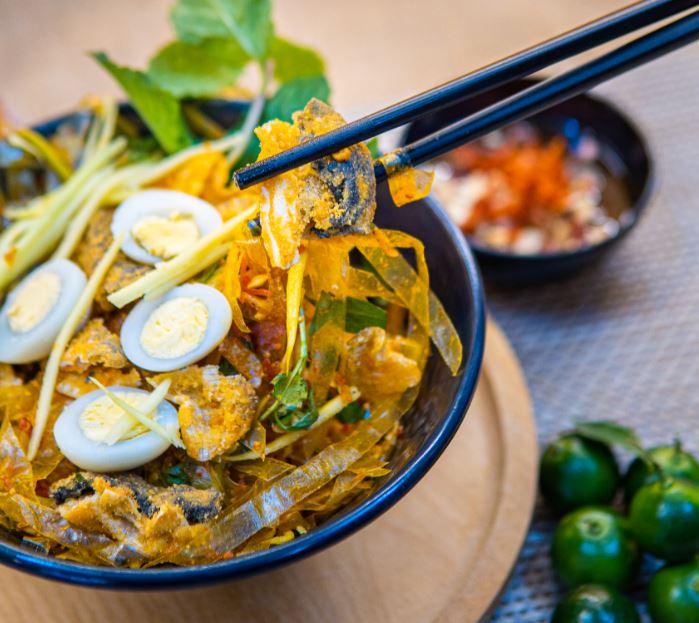 banh-trang-sa-te-da-ca-trung-muoi-trung