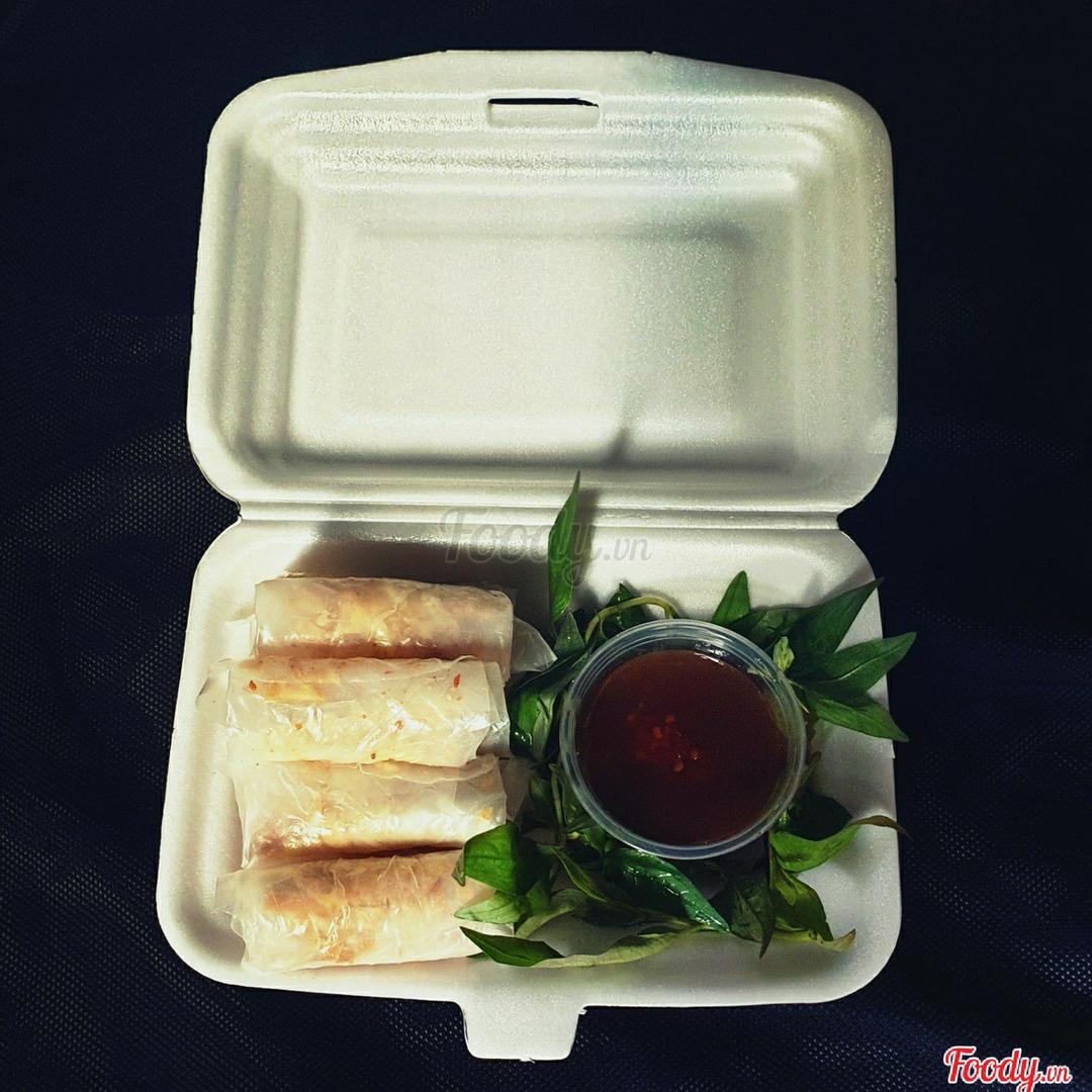 banh-trang-cuon-bo-trung-cham-mam-me