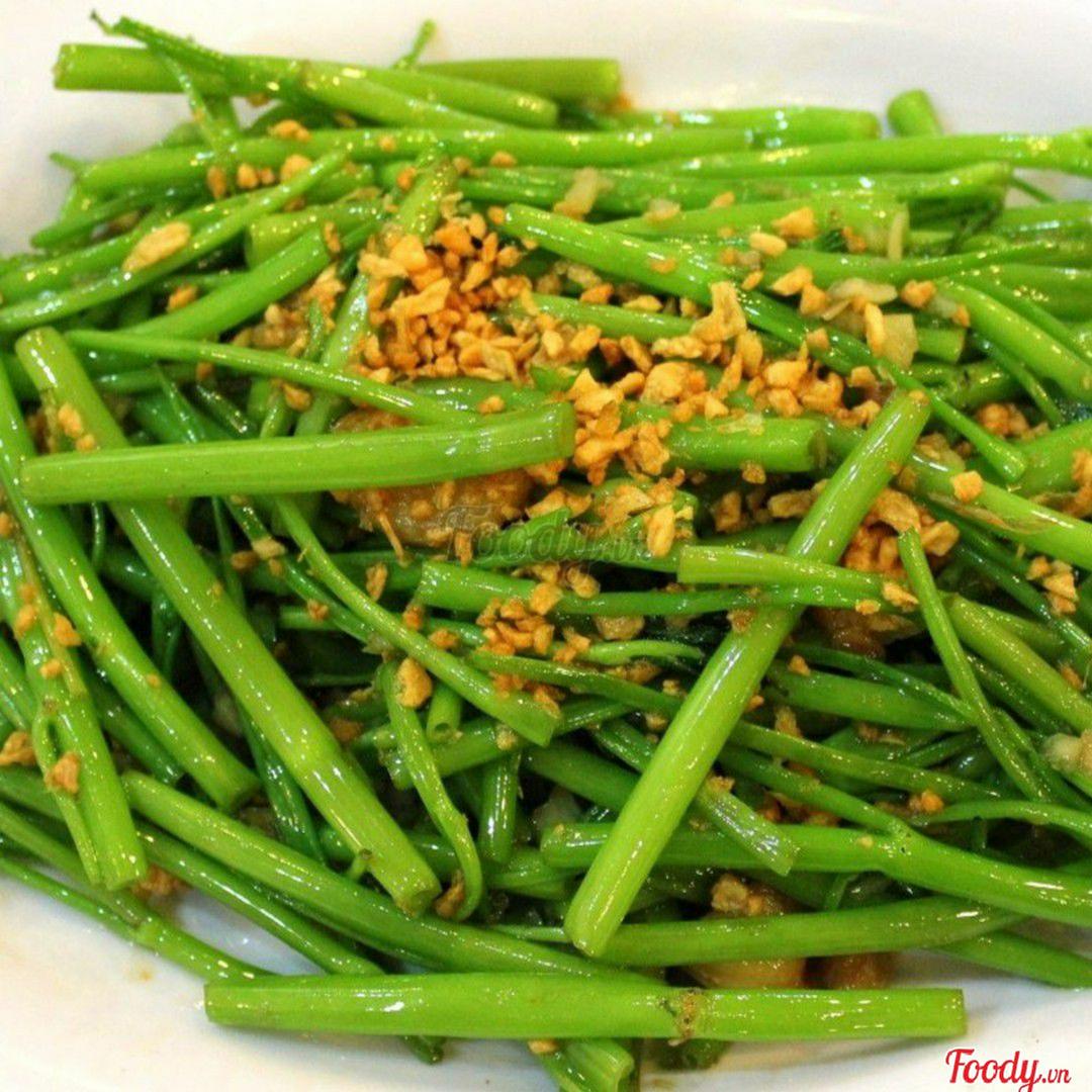 rau-muong-xao-mam-toi