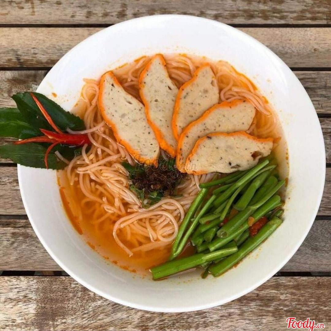 bun-thai-cha-cua-1-chai-coca-kem-a