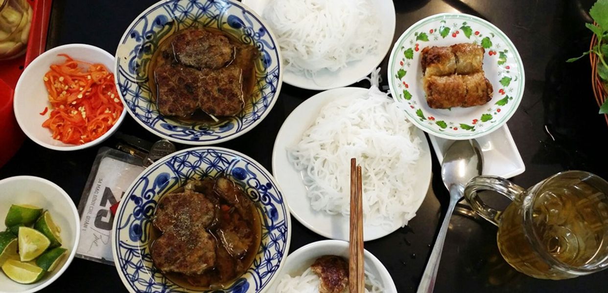 Ánh-Hồng---Bún-Chả-Hàng-Mành-Hà-Nội---Lý-Chính-Thắng