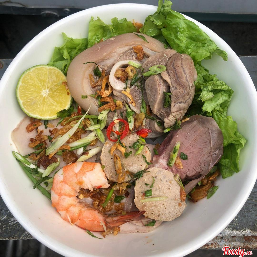 hu-tieu-thap-cam-xuong-gio-heo