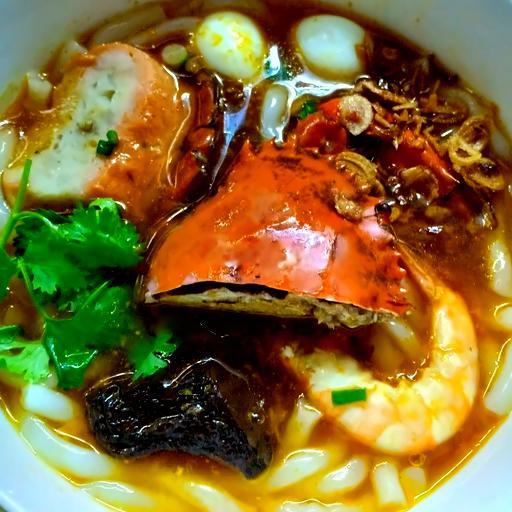 banh-canh-nua-con-cua-thit-thap-cam