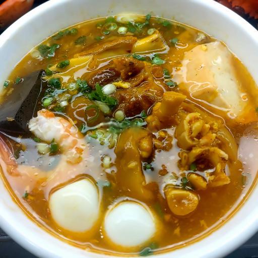 banh-canh-gio-heo-tom-cha-trung-khong-cua