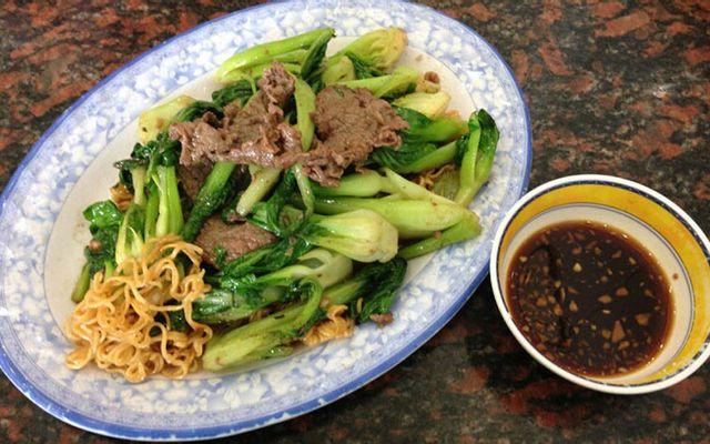 quan-44-com-chien-nui-xao-mi-xao